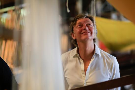 国际设计大师与云锦女工创作：看到织机有恋爱的感觉